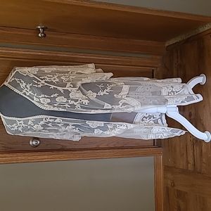 BEAUTIFUL LACE LONG COVER-UP - EUC- SIZE LARGE/XL